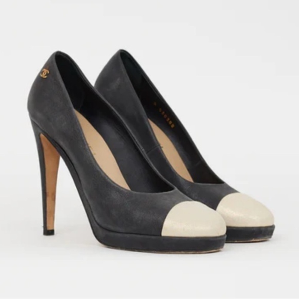 CHANEL Size 38 • Dark Green Suede Platform Pumps Heels EUC.